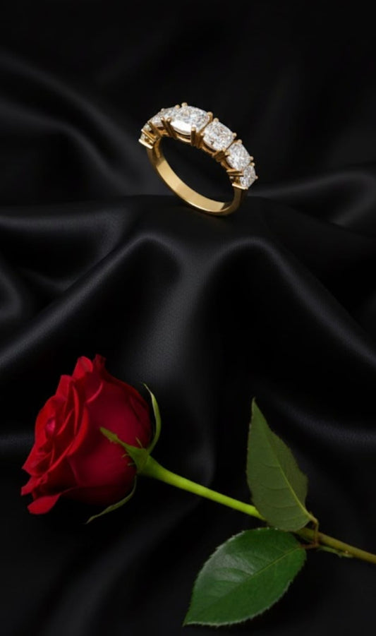 טבעת זהב עם יהלומי מעבדה אביגיל