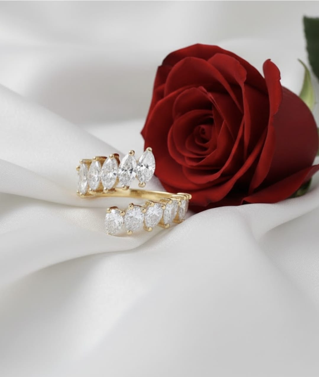 טבעת זהב עם יהלומי מעבדה אלינור