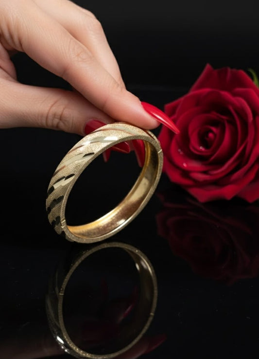 צמיד זהב קשיח אופל