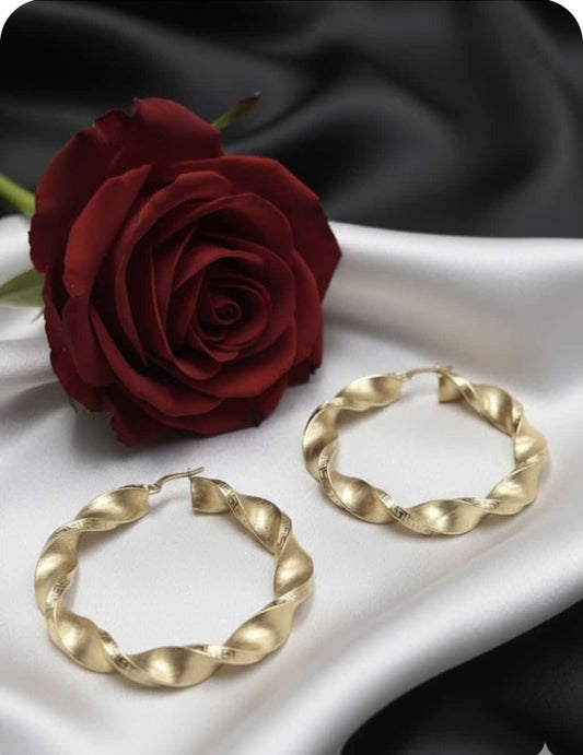 עגילי זהב חן