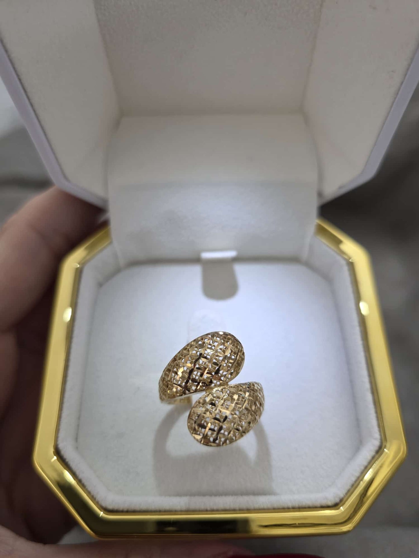 טבעת זהב שיר