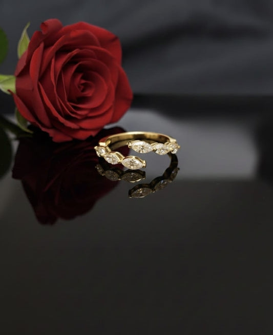 טבעת זהב עם יהלומי מעבדה דיאנה