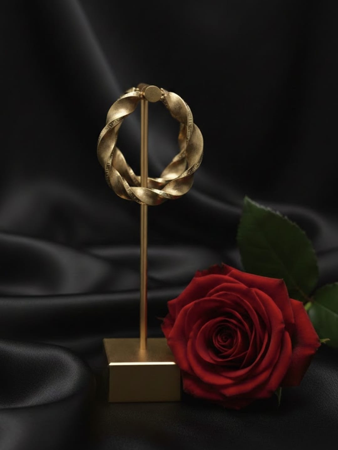 עגילי זהב חן