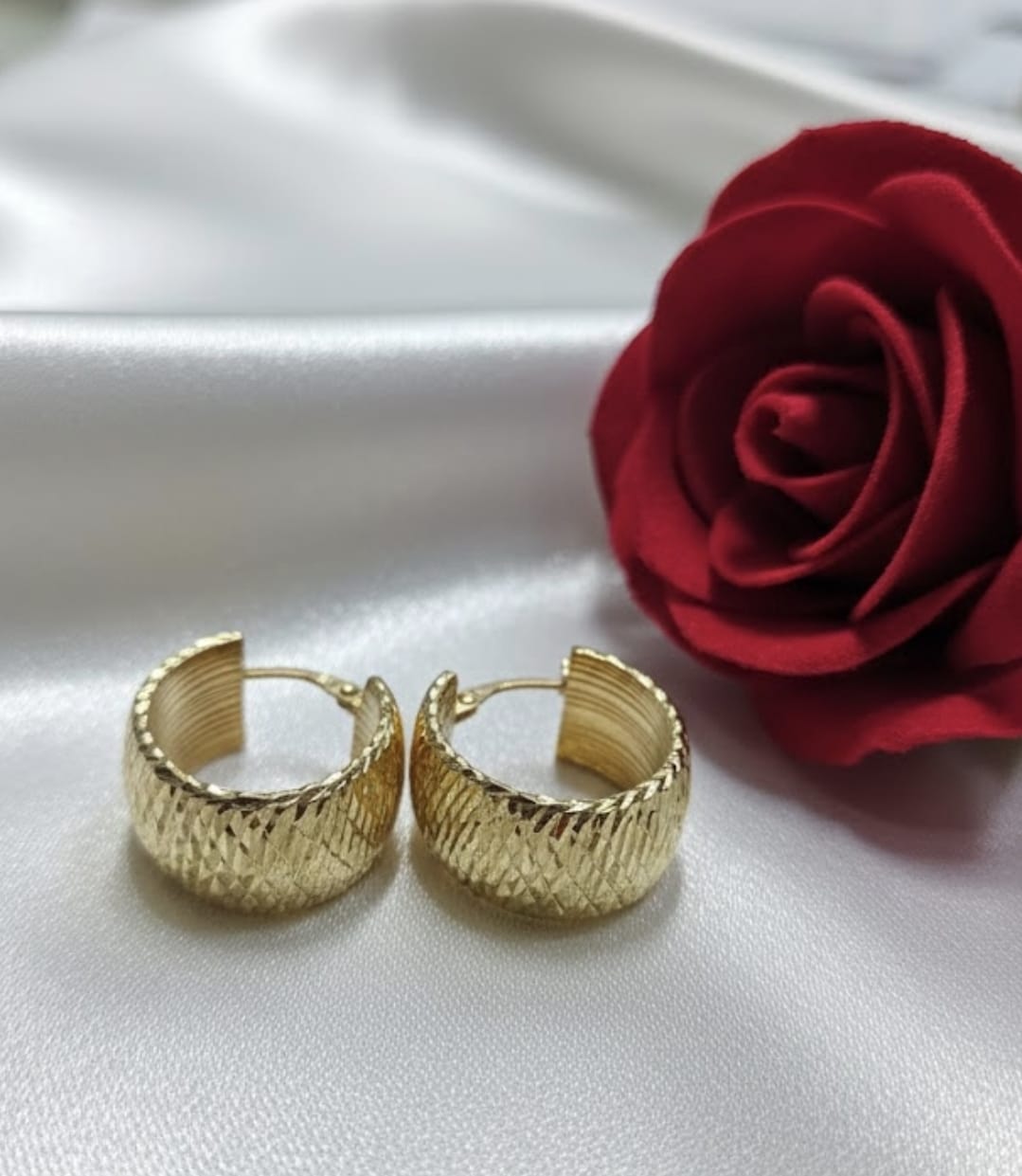 עגילי זהב אלונה