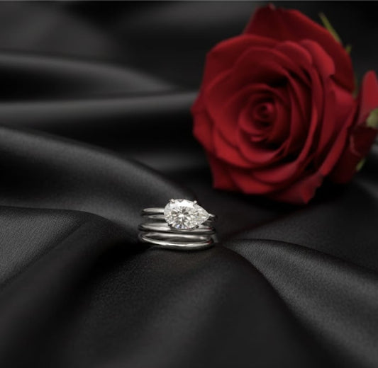 טבעת זהב עם יהלומי מעבדה חווה