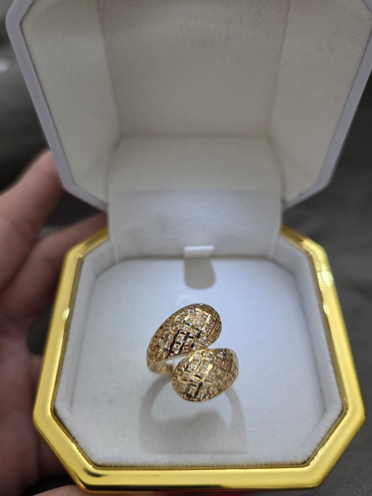 טבעת זהב שיר