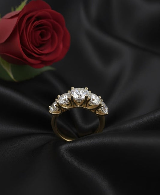 טבעת זהב עם יהלומי מעבדה אביגיל