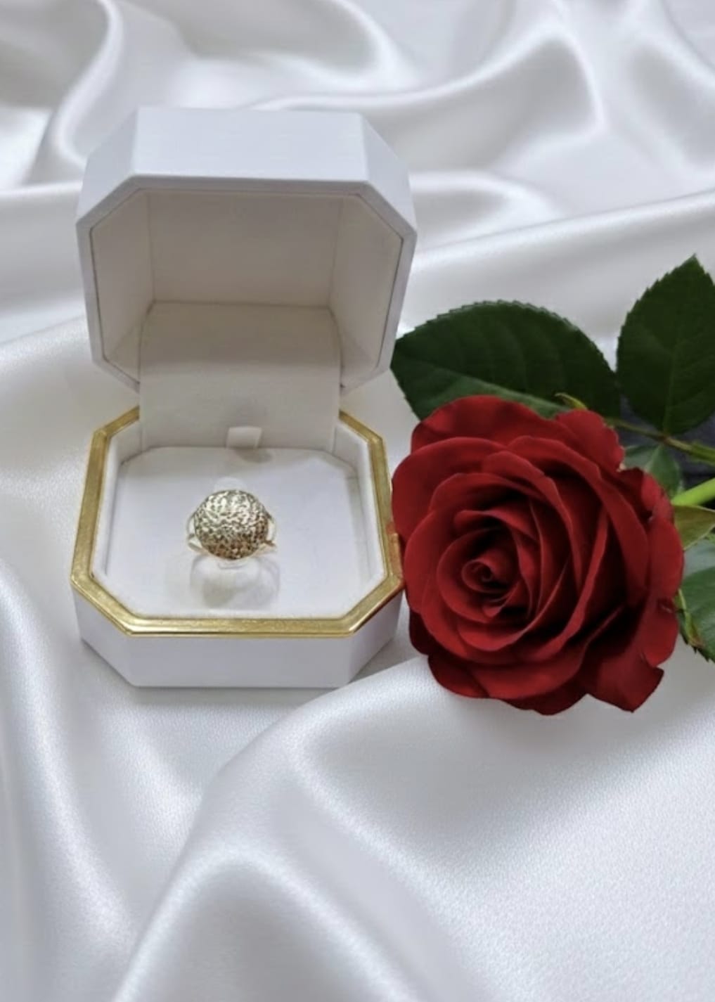 טבעת זהב אלה