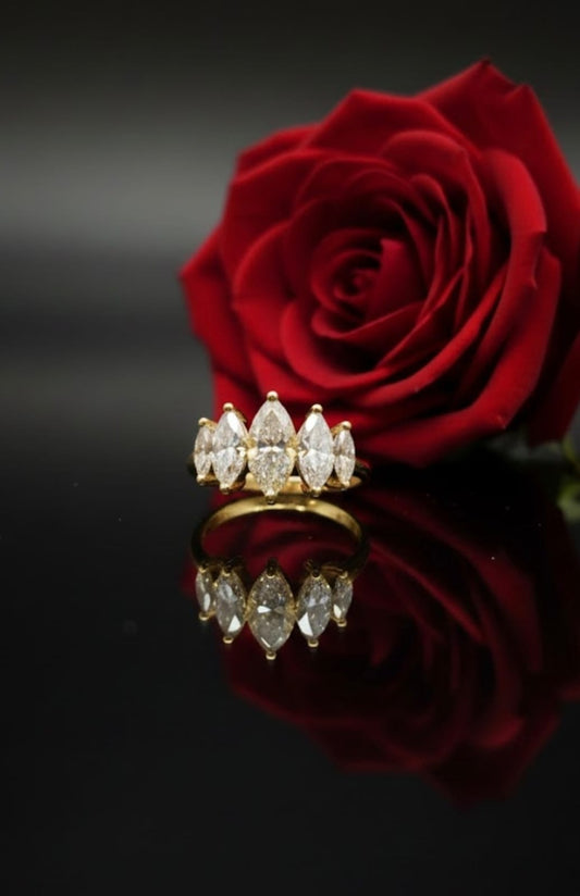 טבעת זהב עם יהלומי מעבדה הלל