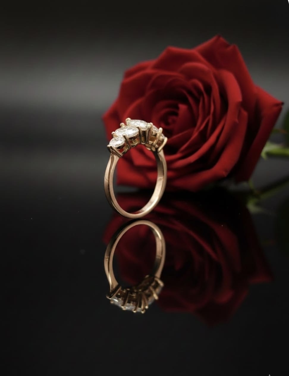 טבעת זהב עם יהלומי מעבדה הלל