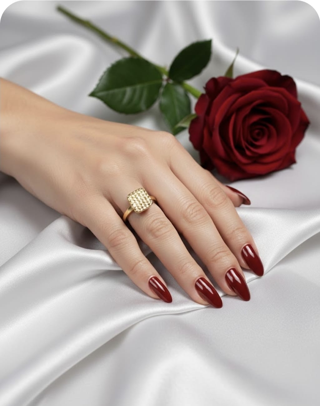 טבעת זהב נועה