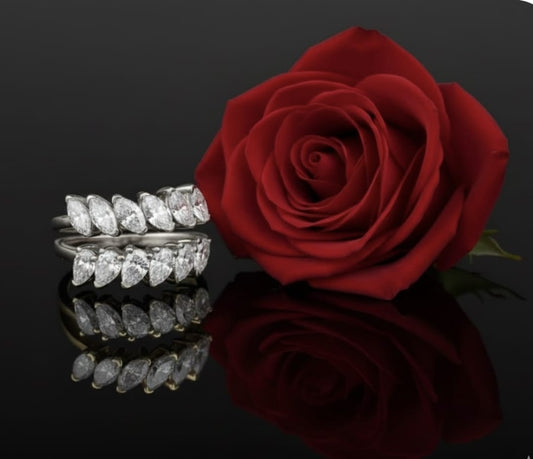 טבעת זהב עם יהלומי מעבדה שקד