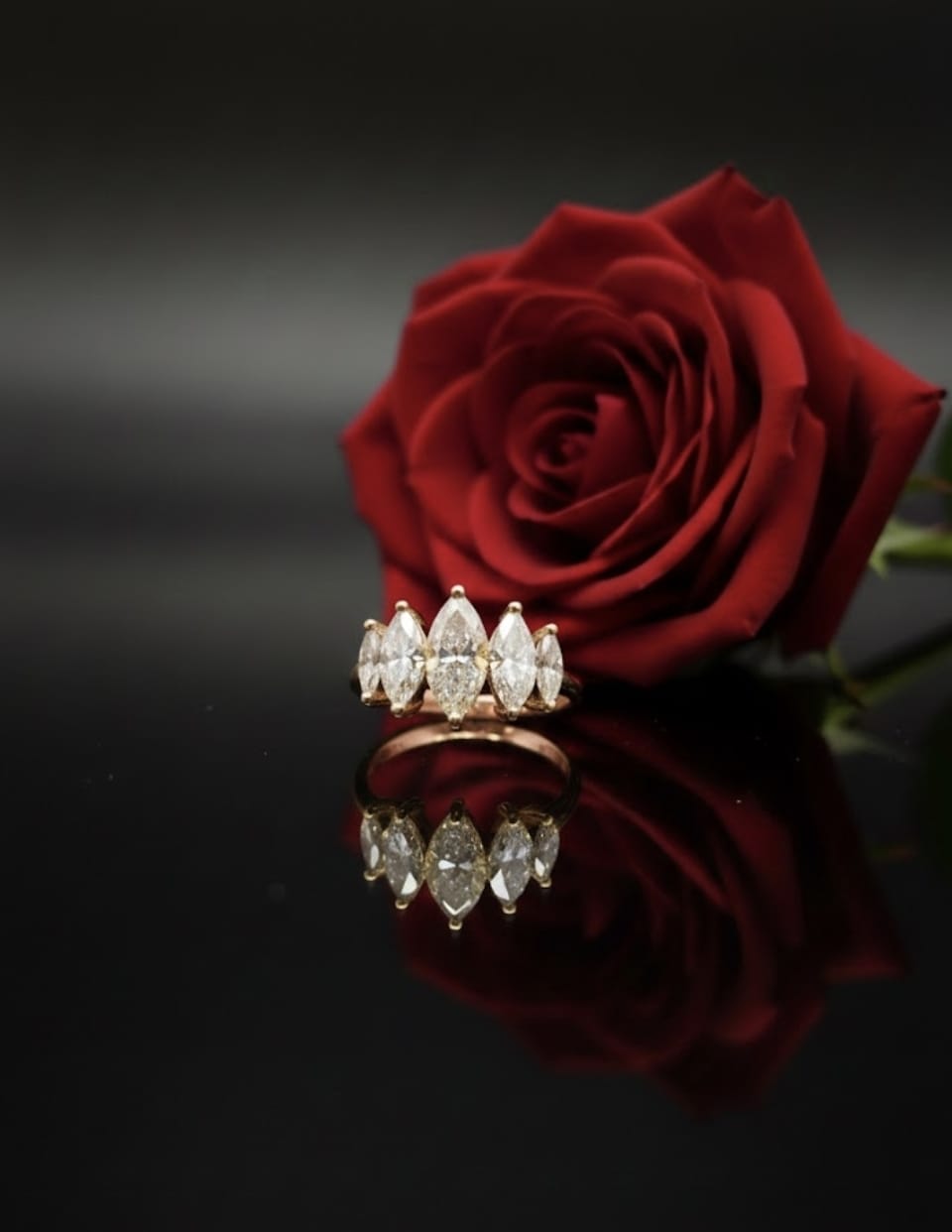 טבעת זהב עם יהלומי מעבדה הלל