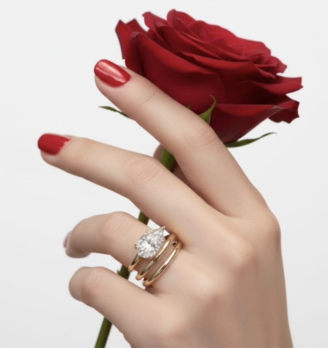 טבעת זהב עם יהלומי מעבדה חווה