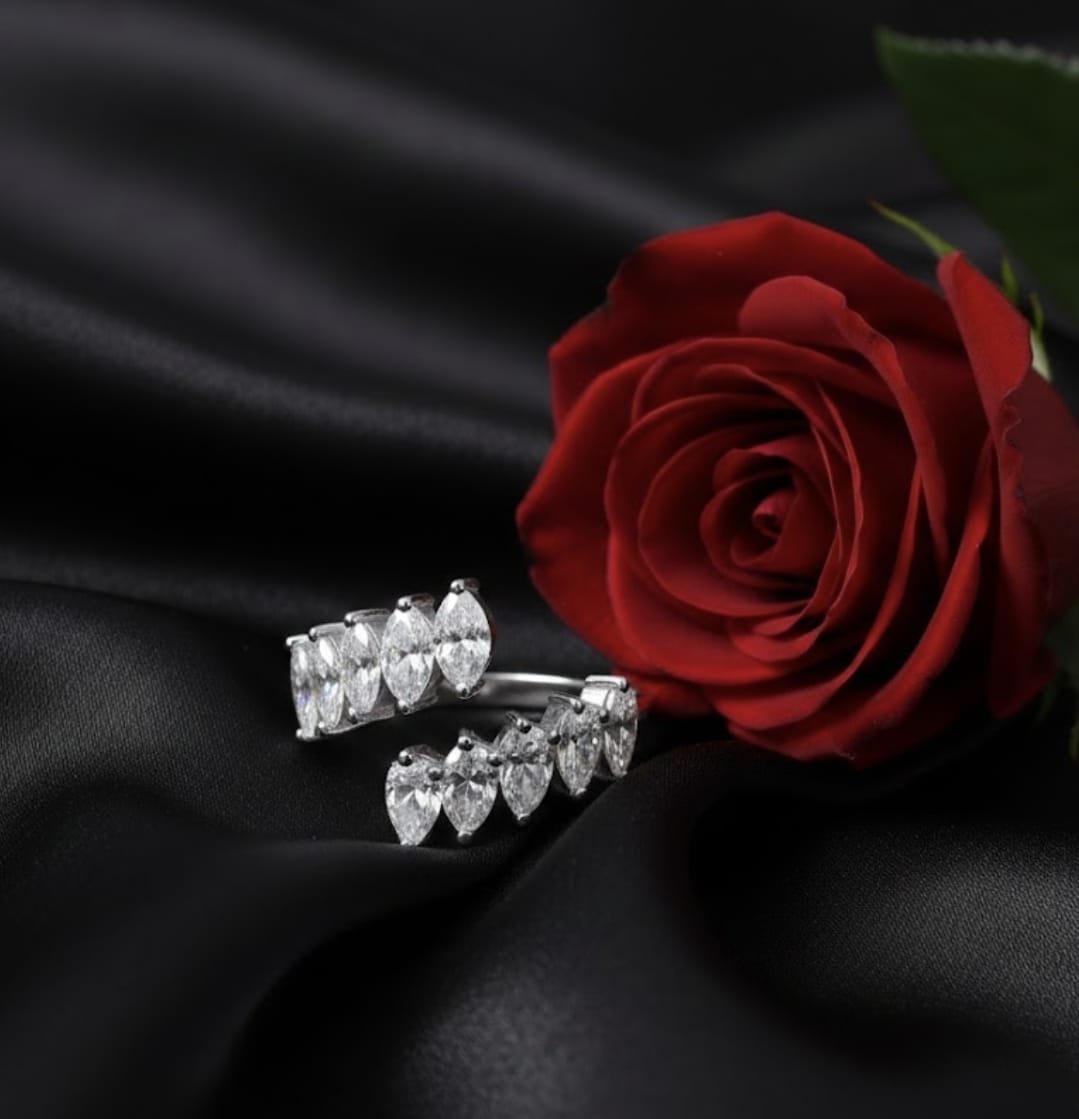 טבעת זהב עם יהלומי מעבדה אלינור