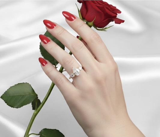 טבעת זהב עם יהלומי מעבדה לוסי