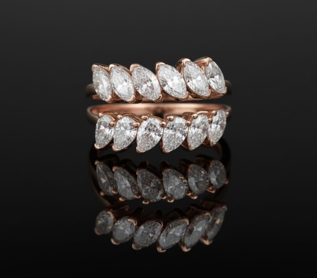 טבעת זהב עם יהלומי מעבדה שקד