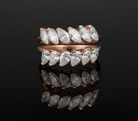 טבעת זהב עם יהלומי מעבדה שקד