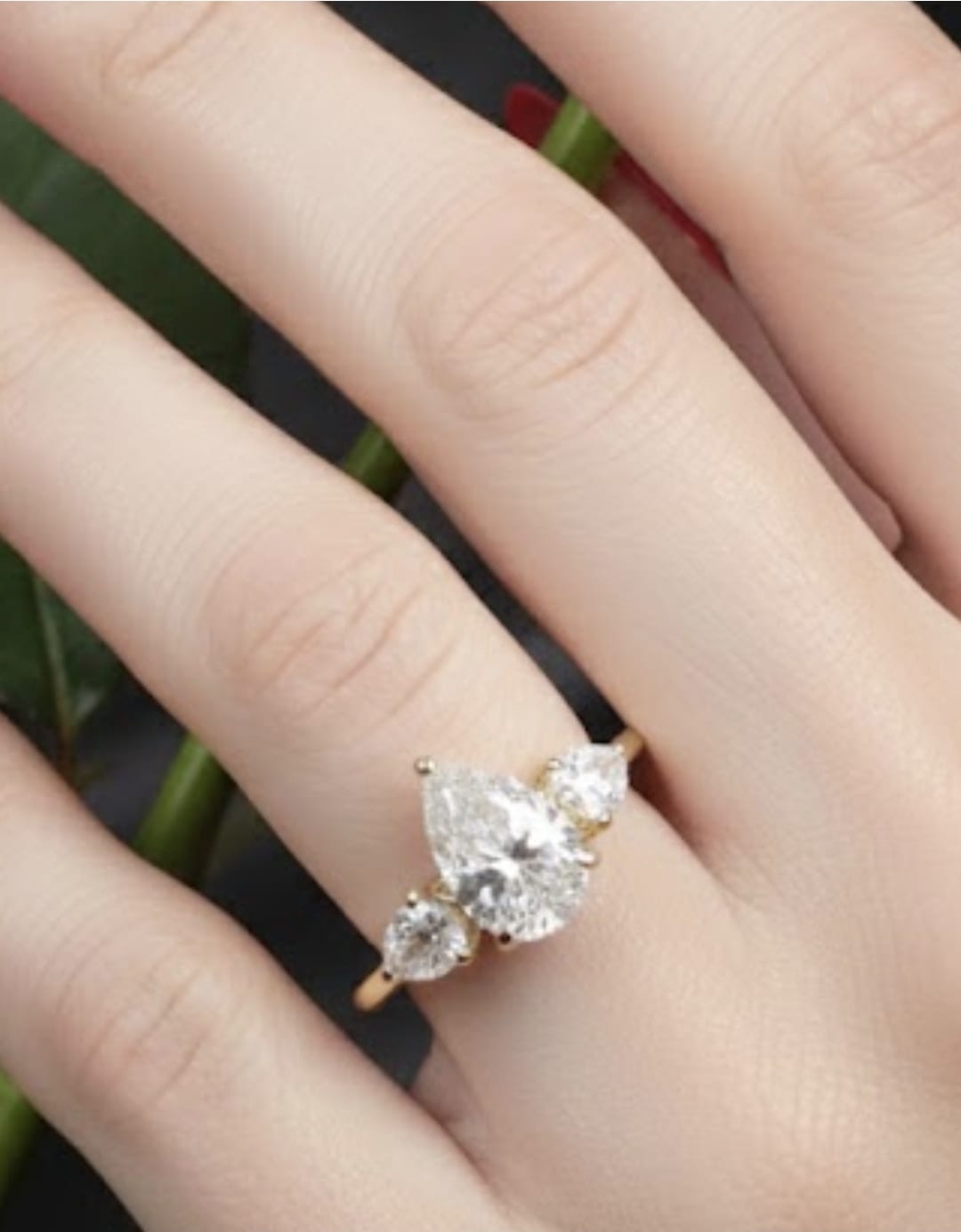 טבעת זהב עם יהלומי מעבדה לוסי