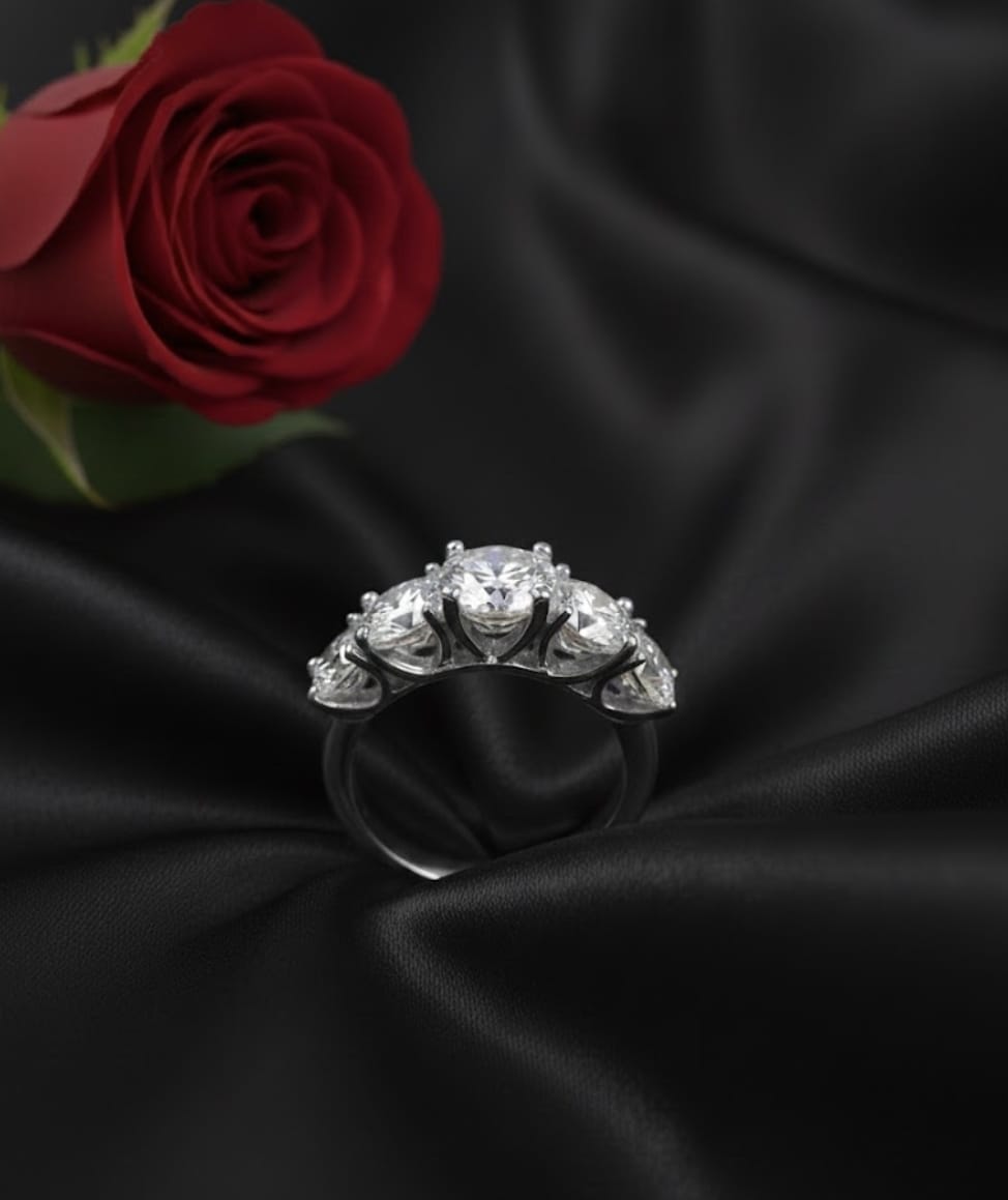 טבעת זהב עם יהלומי מעבדה אביגיל