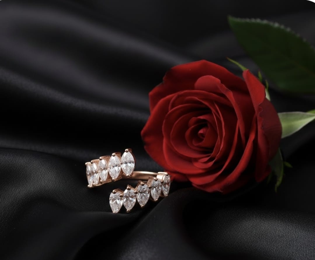 טבעת זהב עם יהלומי מעבדה אלינור